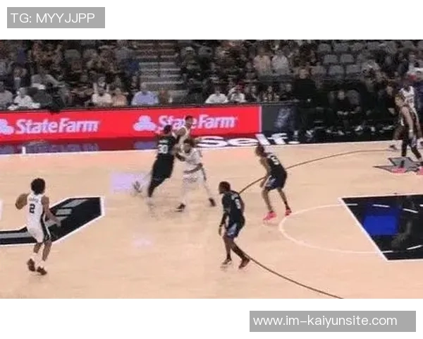 榜眼哈珀19分钟高效表现12中8砍下17分罚球状态稍逊仅中1球